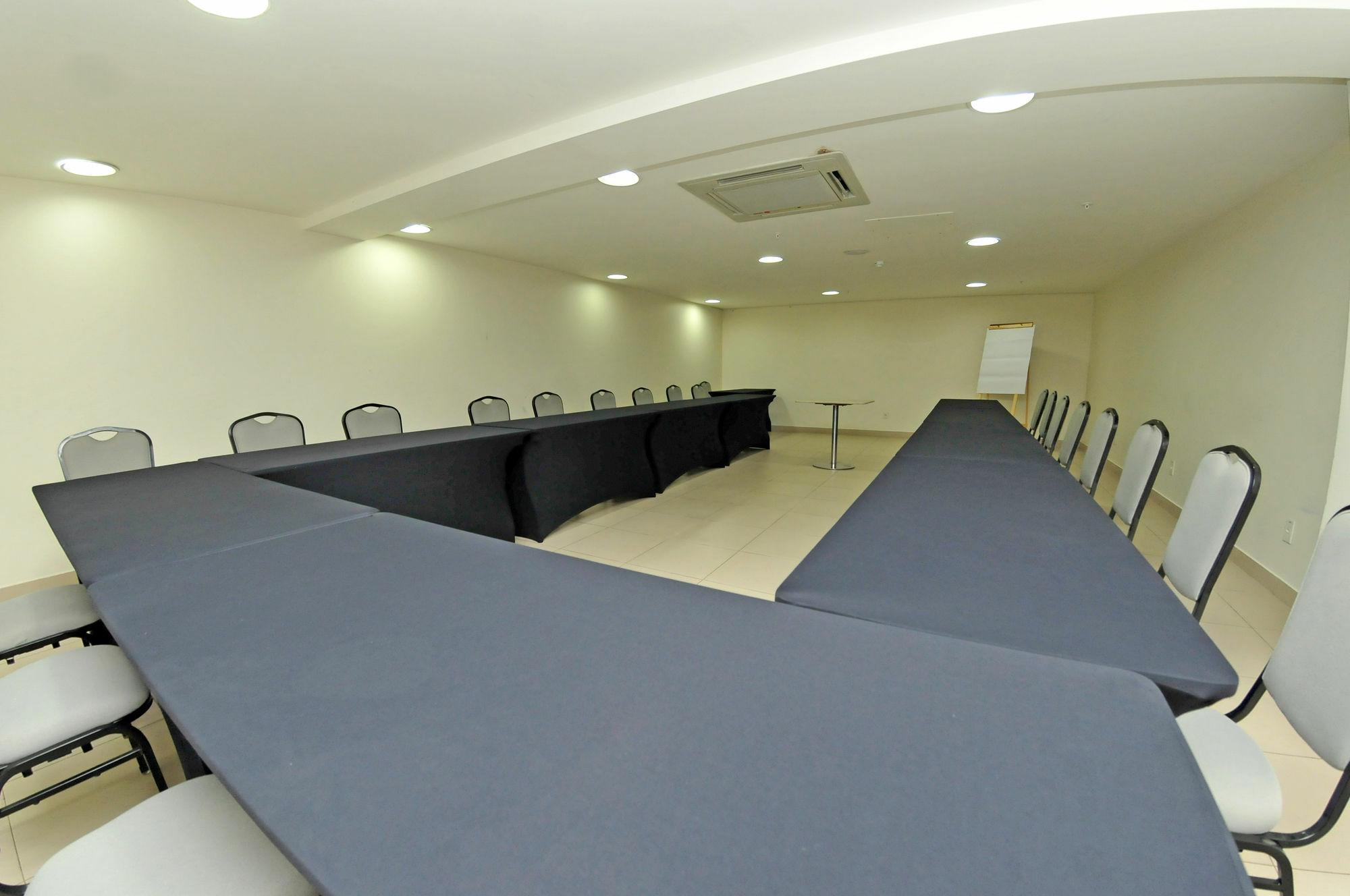 Hotel Inter Cuiaba Exterior photo A meeting room